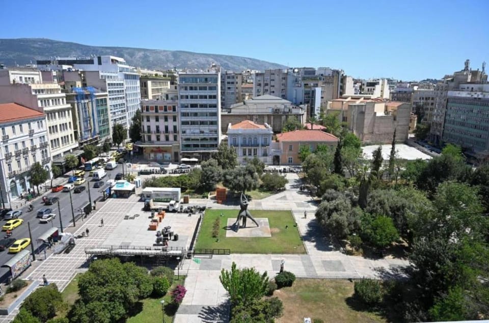Neighbourhood, Location