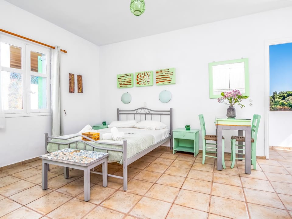 Bed, Photo of the whole room