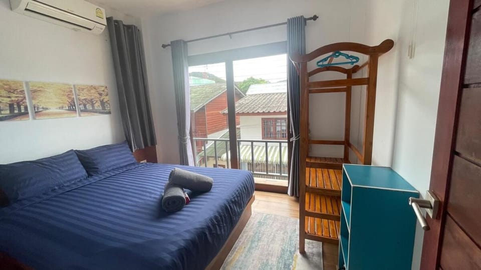 Bed, Balcony/Terrace, Photo of the whole room, Bedroom, wardrobe, air conditioner