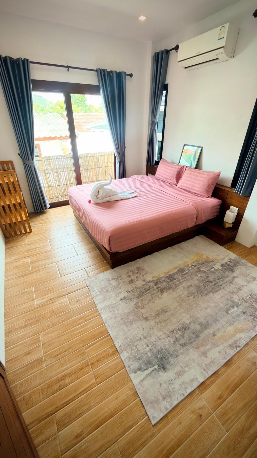 Bed, Photo of the whole room, air conditioner