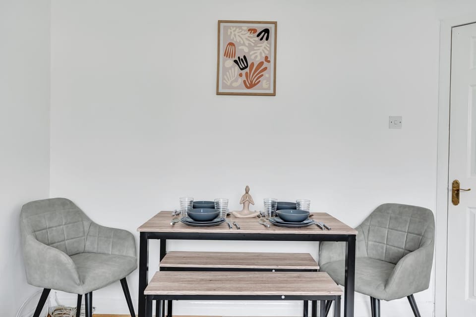 Seating area, Dining area
