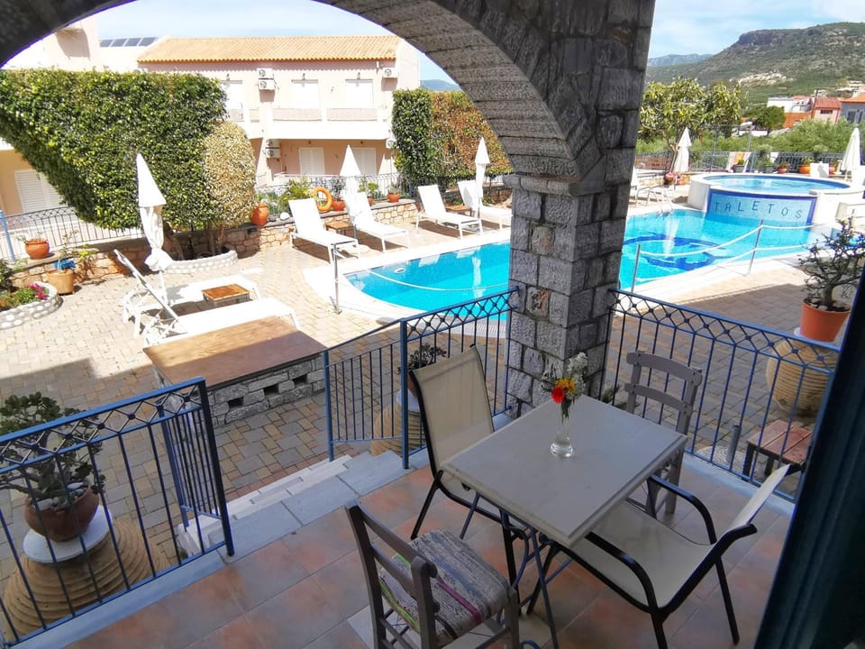 View (from property/room), Balcony/Terrace, Pool view, Swimming pool, sunbed