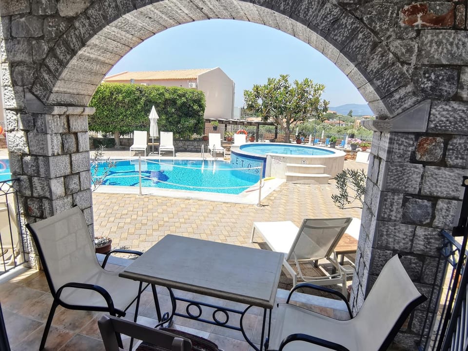 Balcony/Terrace, Pool view, Swimming pool