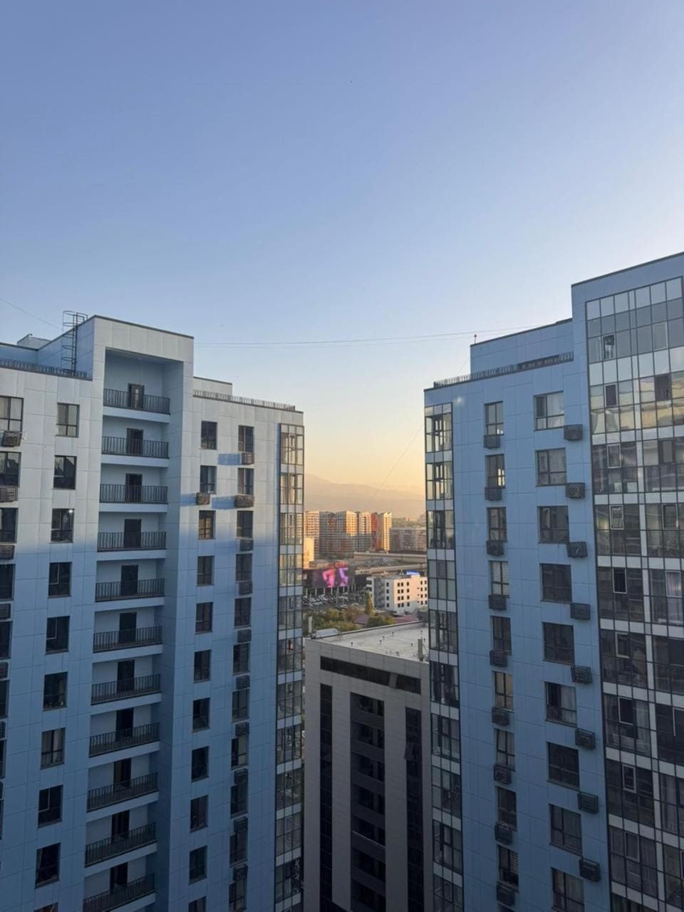 Property building, Day, City view