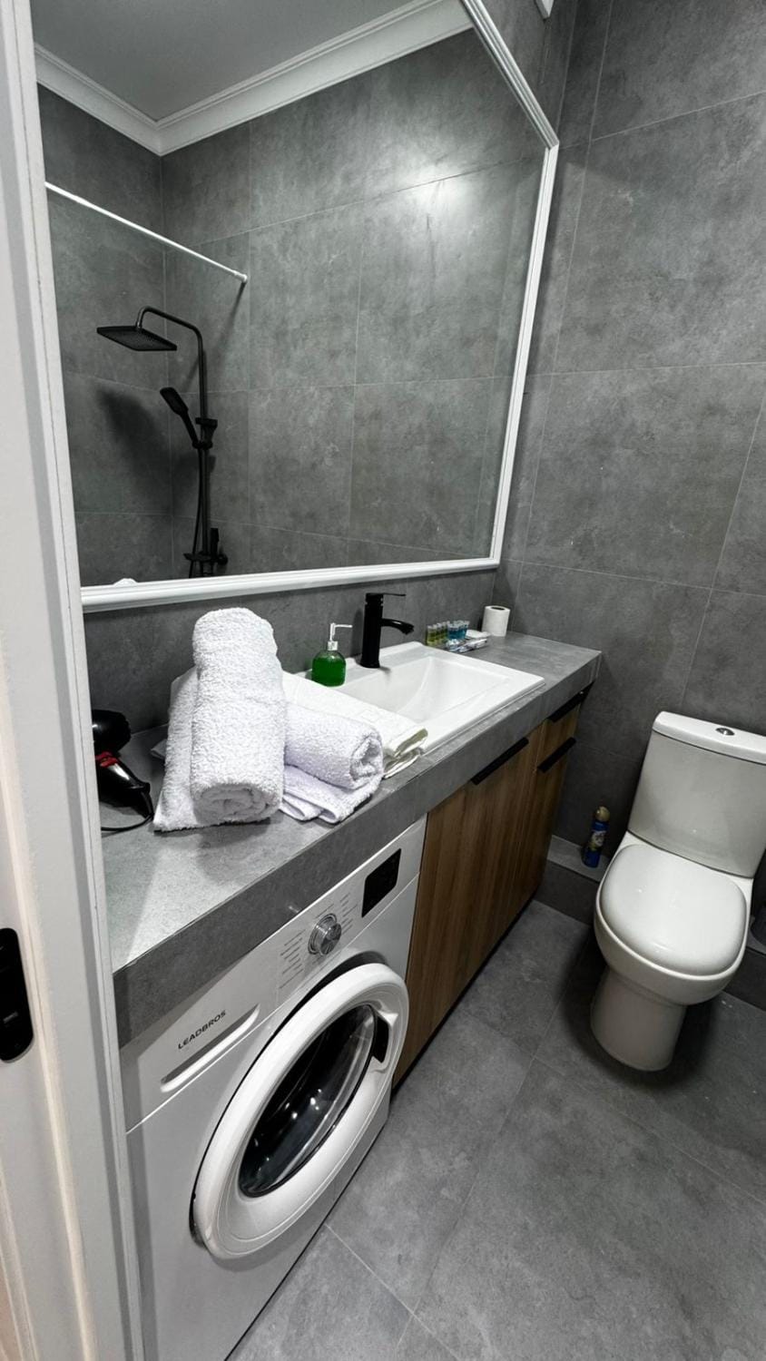 Toilet, Bathroom, towels