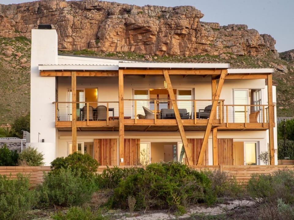 Property building, Natural landscape, Balcony/Terrace, Mountain view