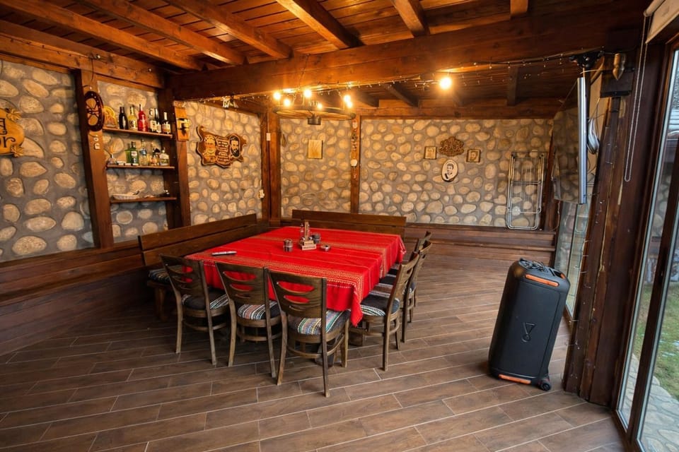 Restaurant/places to eat, Dining area