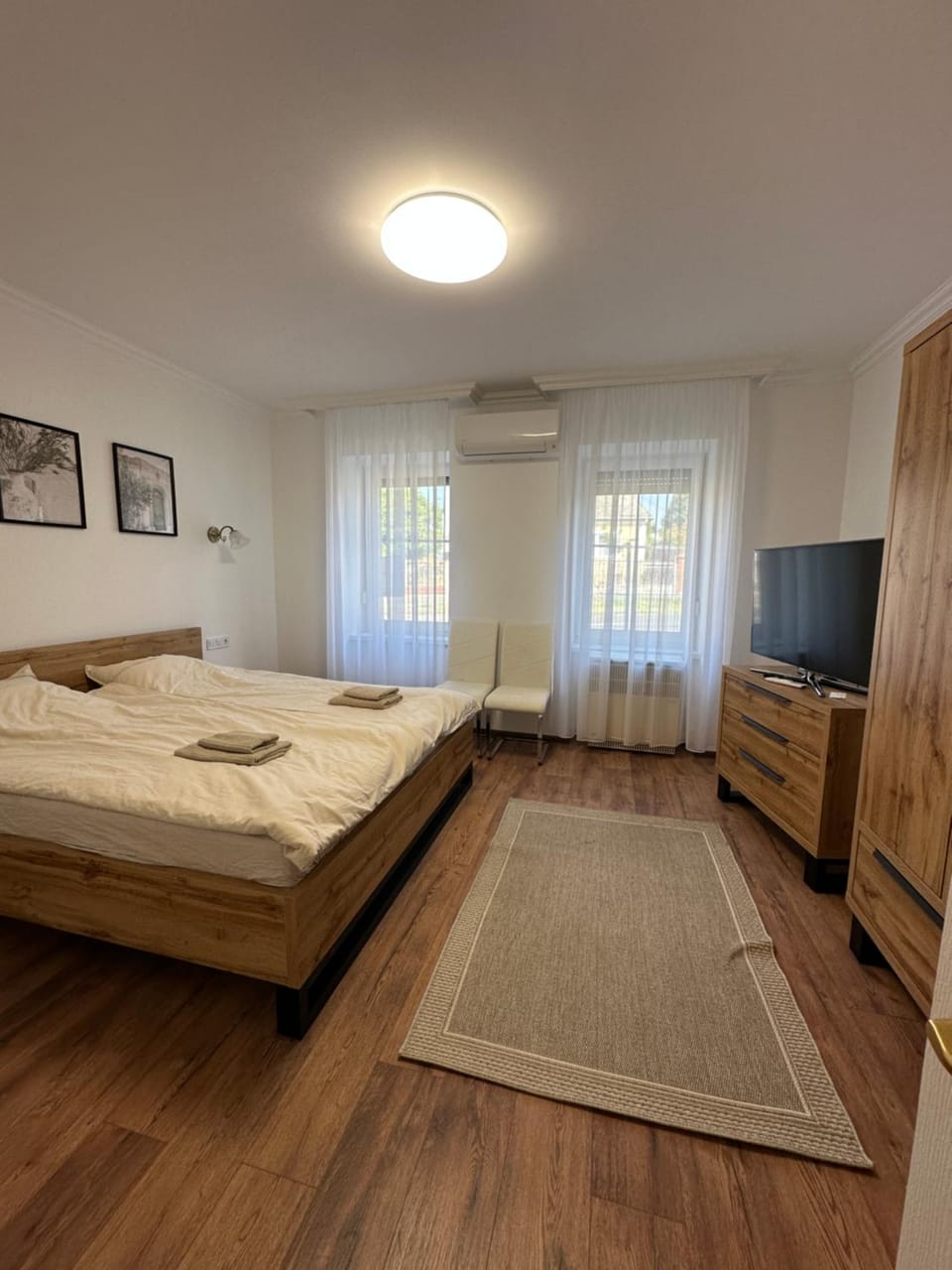 Bed, TV and multimedia, Bedroom, air conditioner