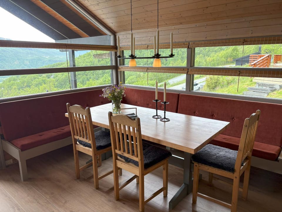 Seating area, Dining area