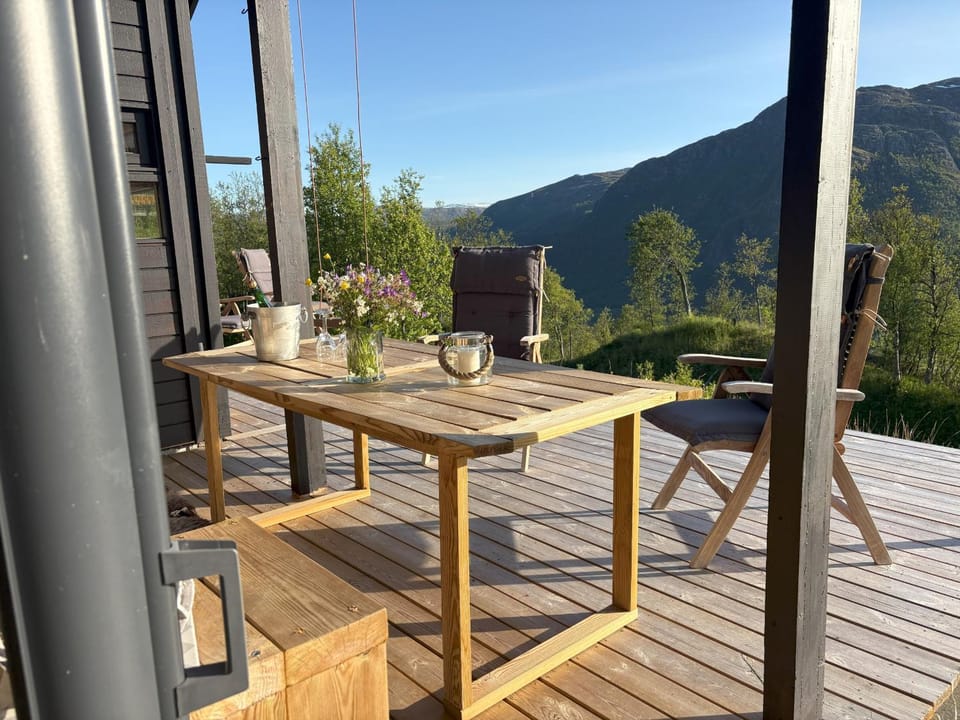View (from property/room), Balcony/Terrace, Dining area