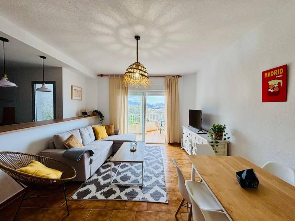 TV and multimedia, Living room, Dining area