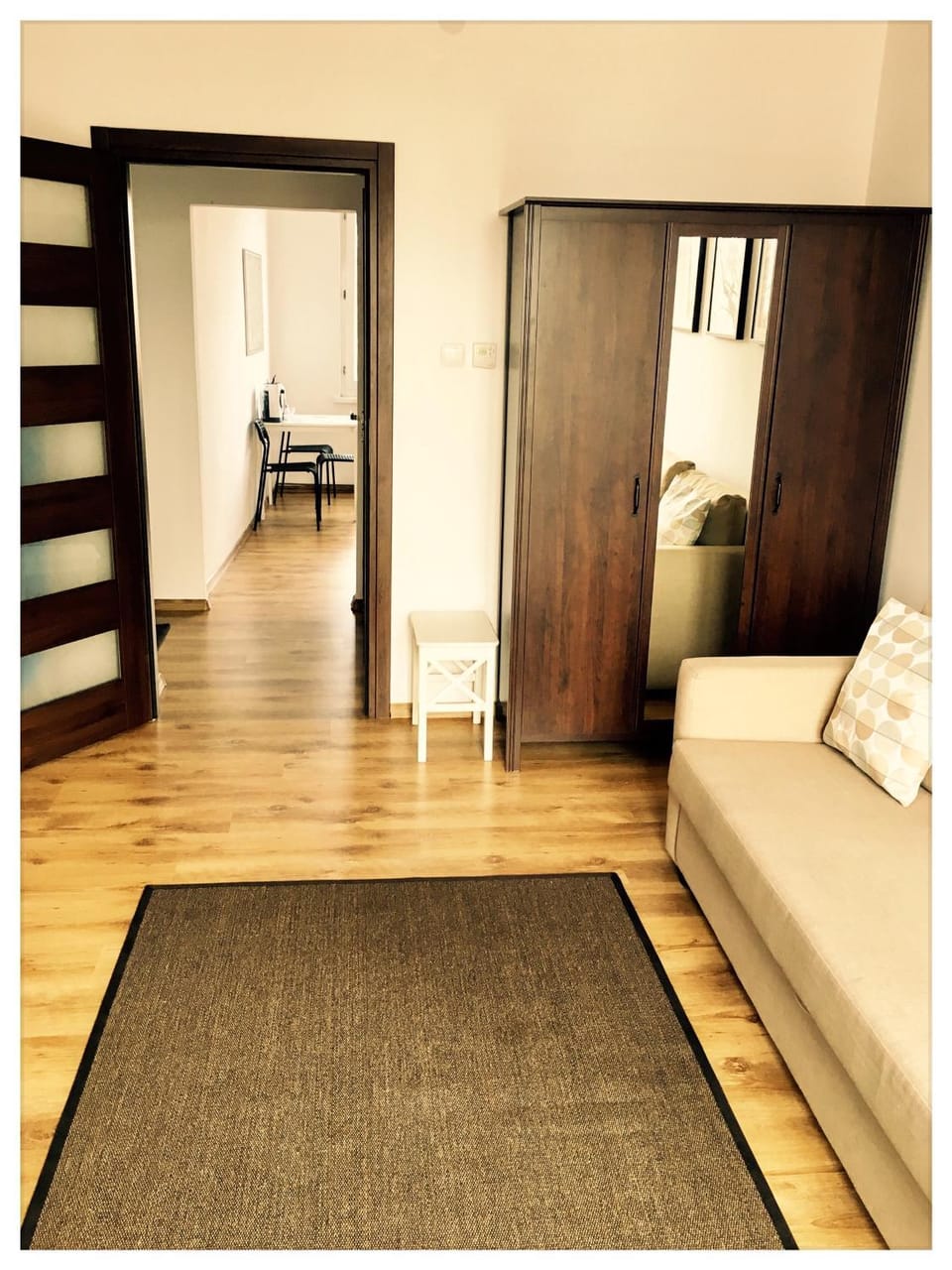 Bed, Day, Living room