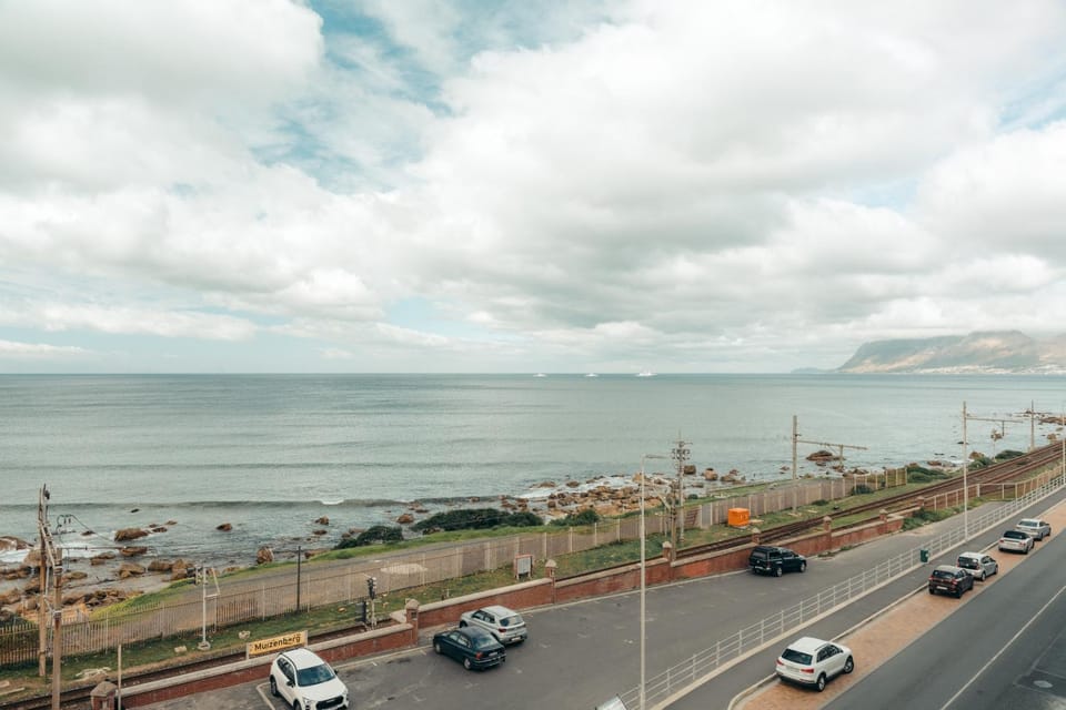 Neighbourhood, Natural landscape, Beach, Sea view