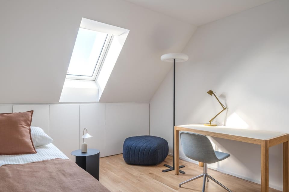 Bed, Living room, Photo of the whole room, Seating area, Bedroom