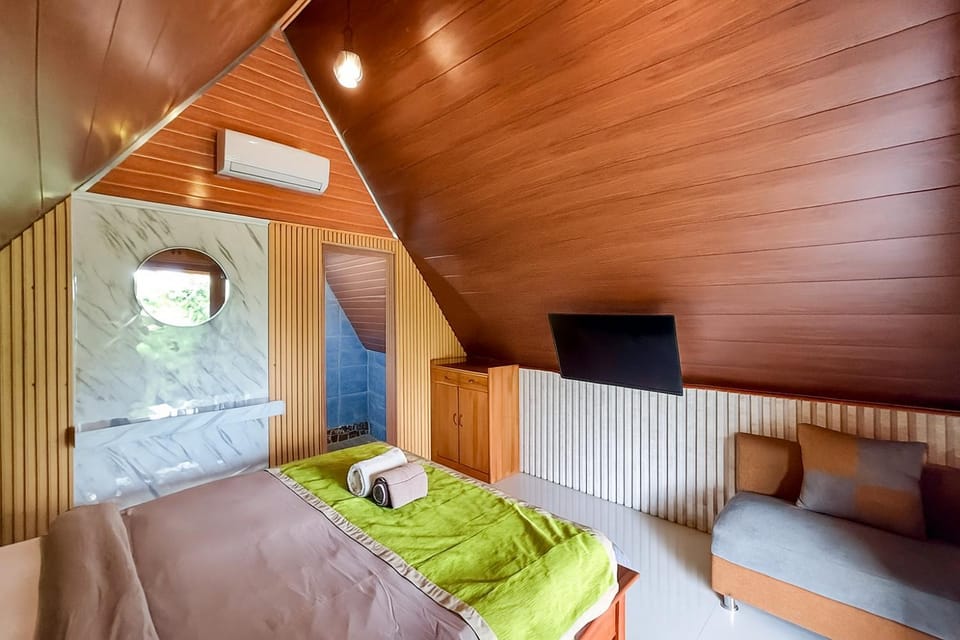 Bed, TV and multimedia, Bedroom, air conditioner
