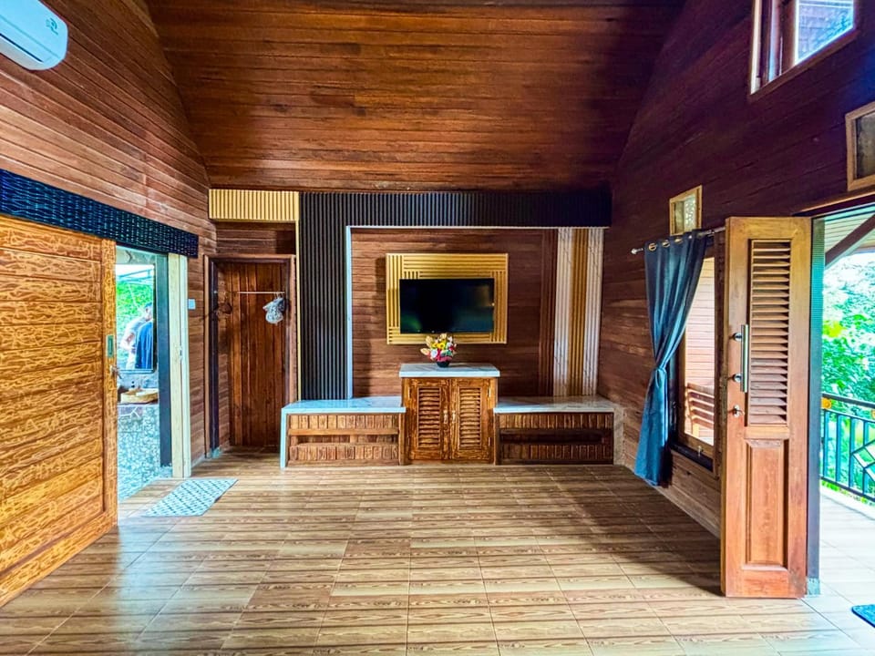 TV and multimedia, wardrobe