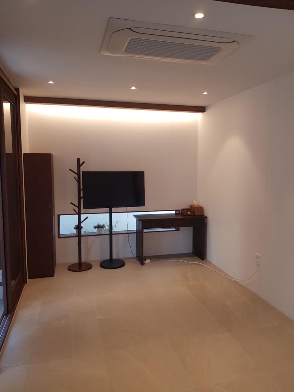 TV and multimedia, air conditioner