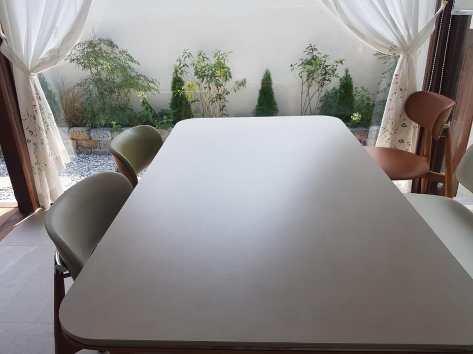 Seating area, Dining area