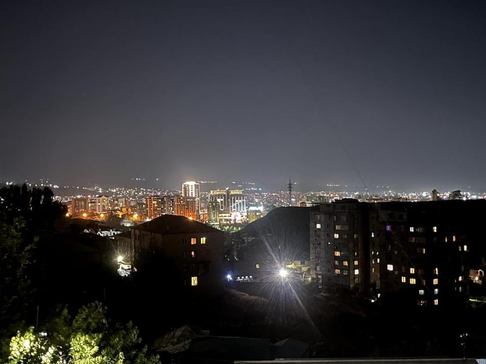 Modern City-View Suite, 20-min Walk to Center Apartment in Yerevan