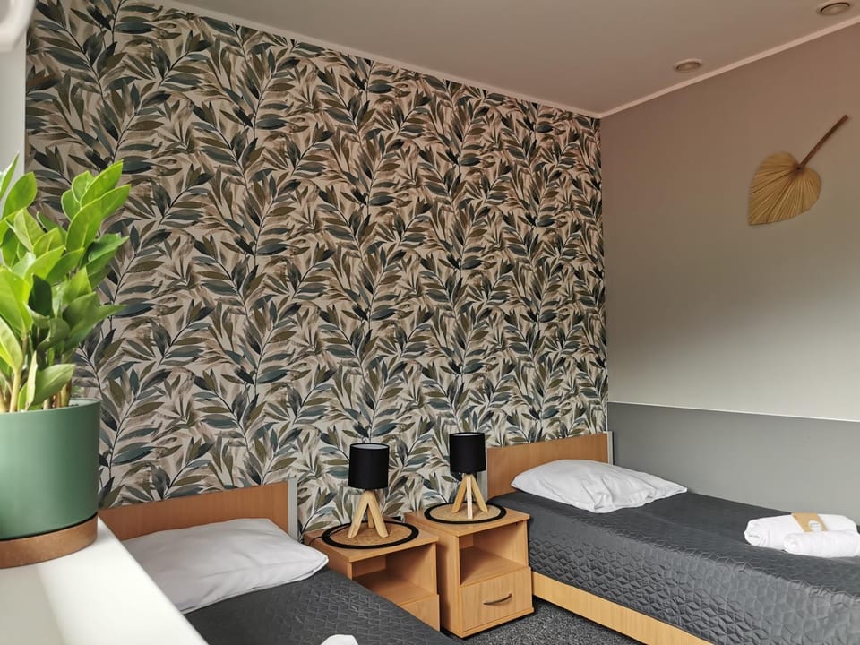 Bed, Photo of the whole room, Seating area, Bedroom, towels