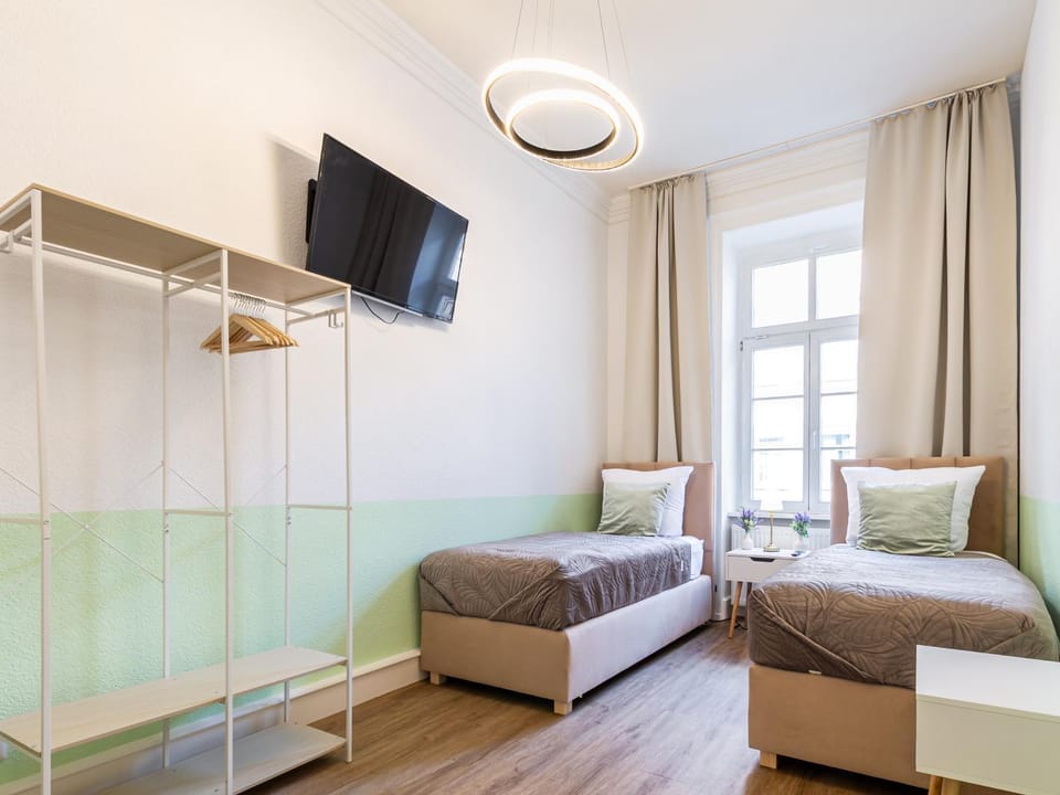 Bed, TV and multimedia, Bedroom, wardrobe