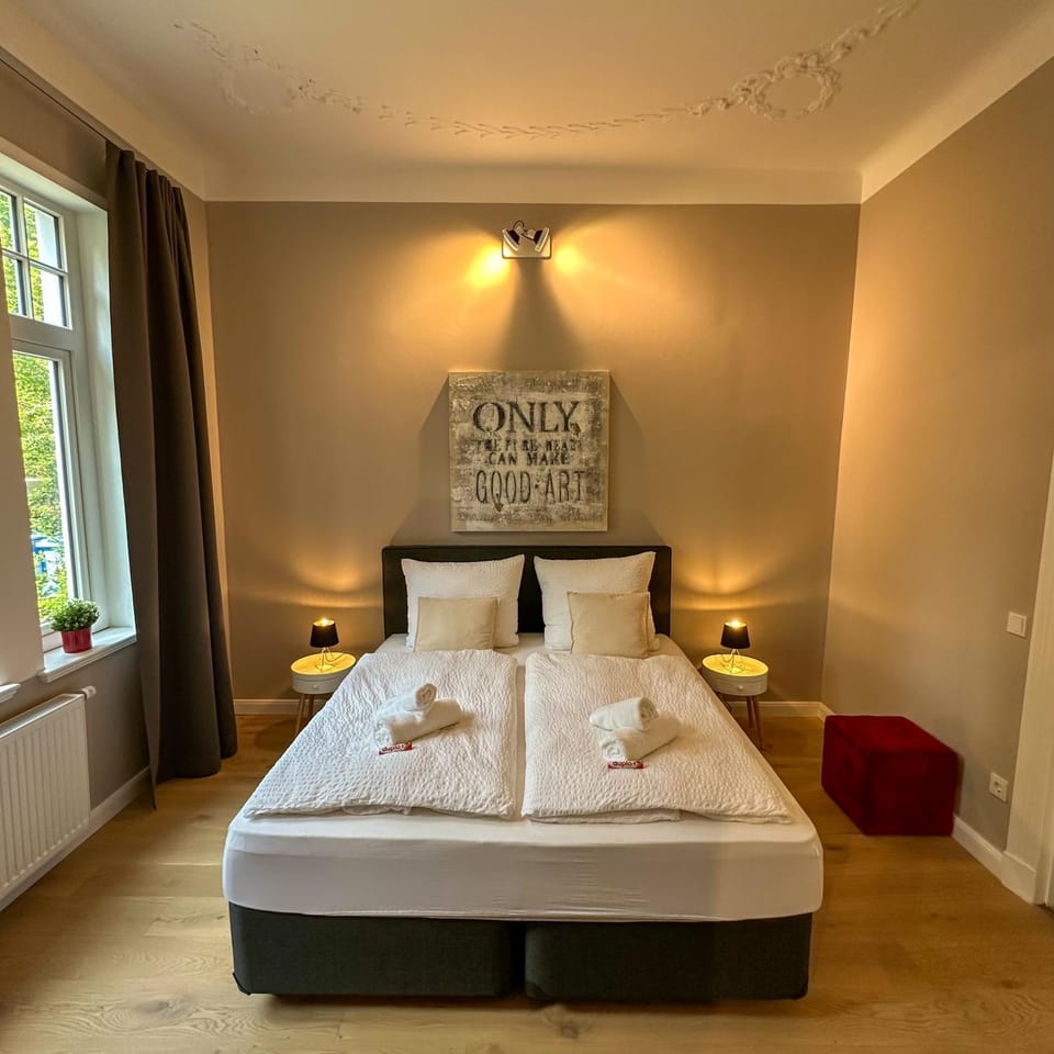 Bed, Photo of the whole room, Bedroom, towels