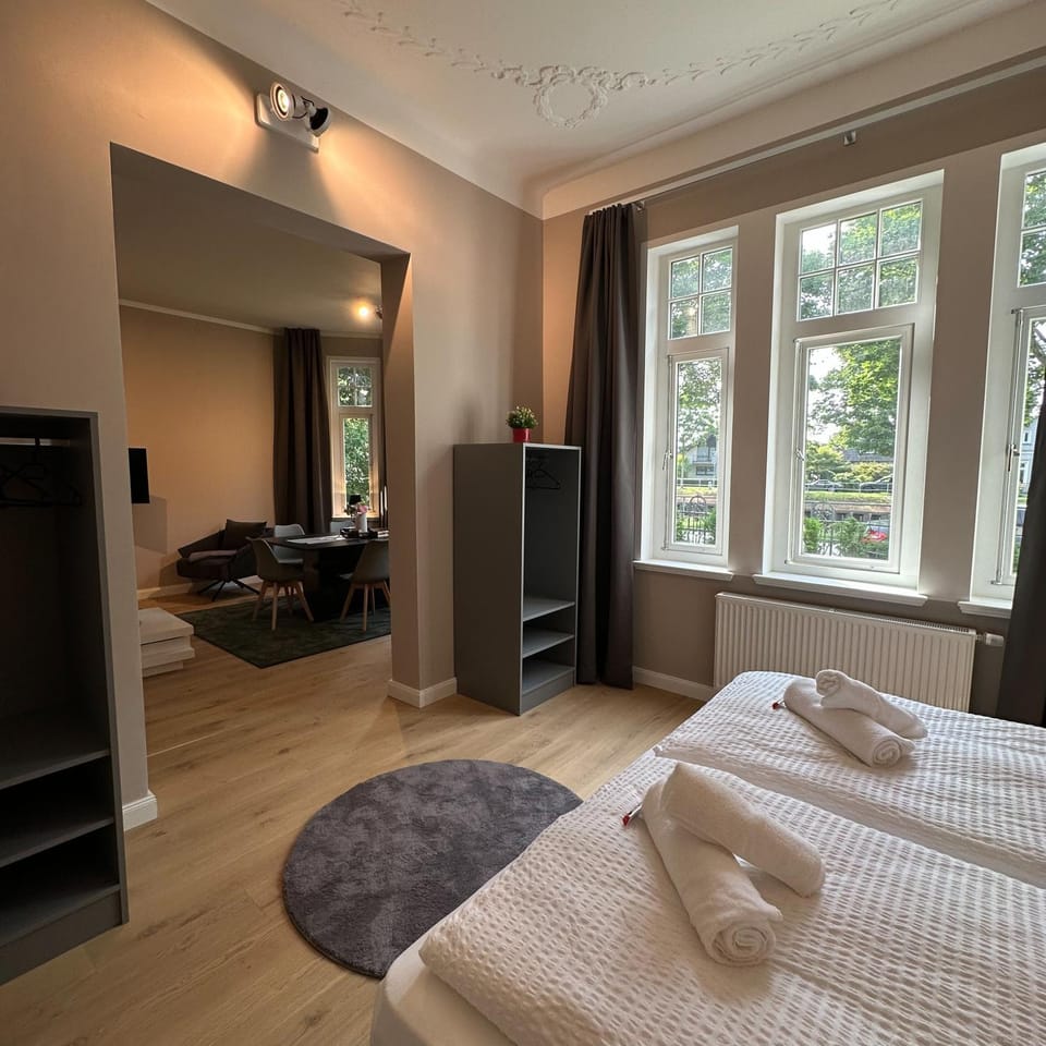 Bed, Living room, Photo of the whole room, Dining area, Bedroom, towels, wardrobe