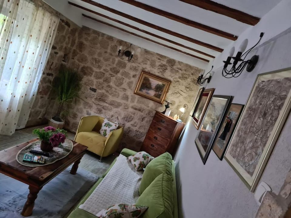 Cheerful three bedroms house with free parking Villa in Kotor Municipality