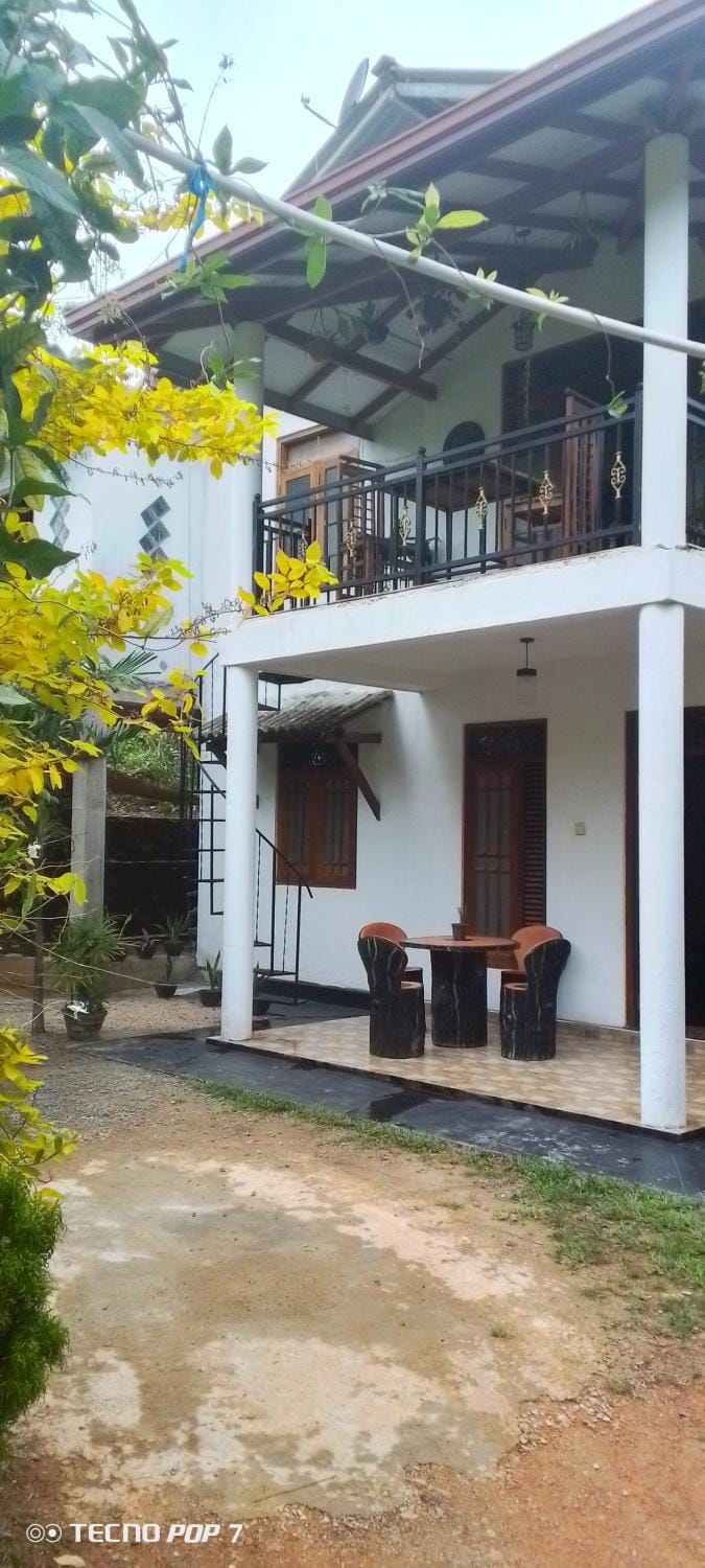 Villa Tharu Hikkaduwa House in Hikkaduwa