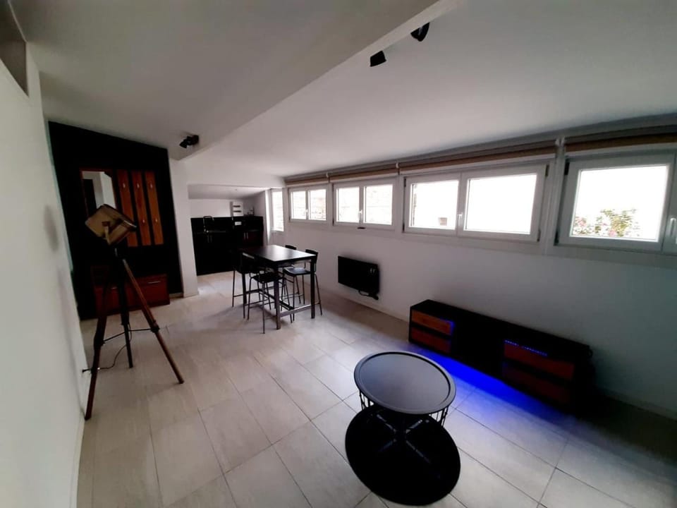 Communal lounge/ TV room, TV and multimedia, Living room, Seating area