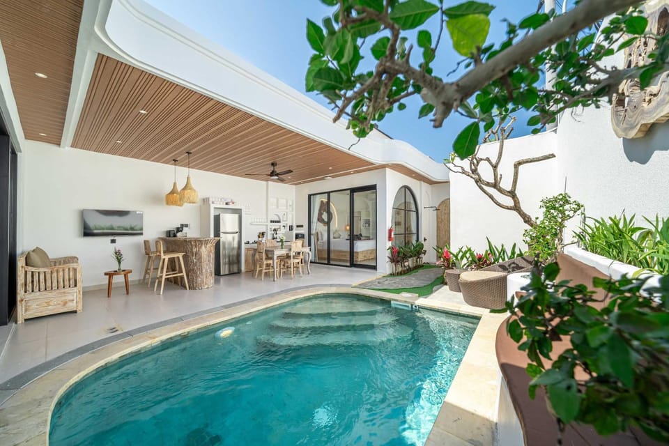 Property building, Patio, Day, Natural landscape, Garden, View (from property/room), Balcony/Terrace, Dining area, Evening entertainment, Garden view, Pool view, Swimming pool, Swimming pool, sunbed