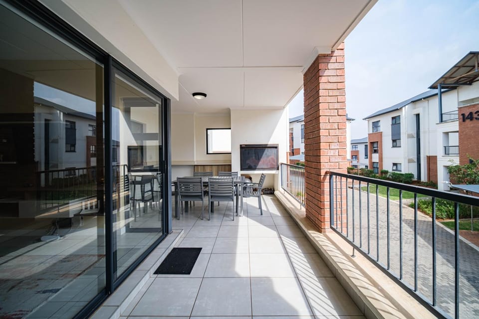 Property building, Day, View (from property/room), Balcony/Terrace, Dining area