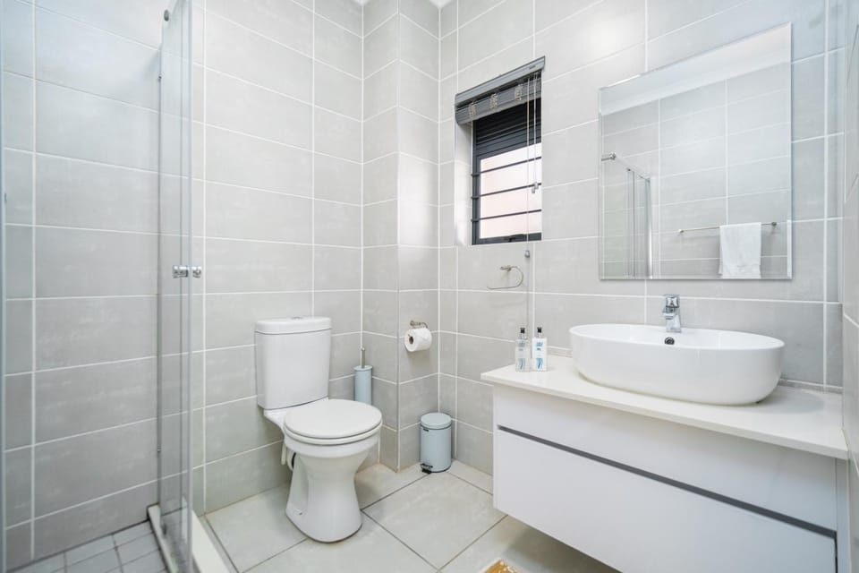 Shower, Toilet, Bathroom, Bath