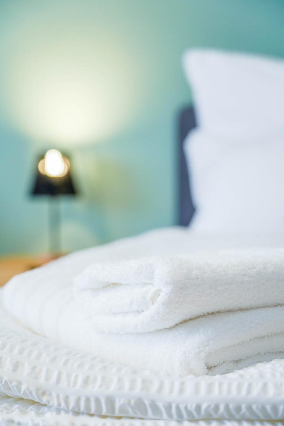 Bed, towels