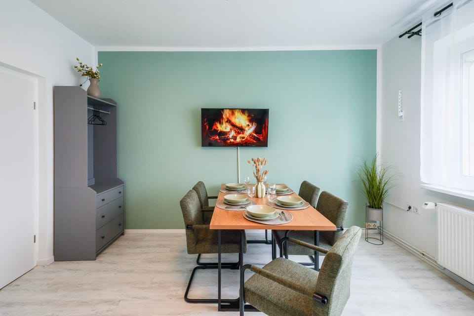 TV and multimedia, Seating area, Dining area, Evening entertainment