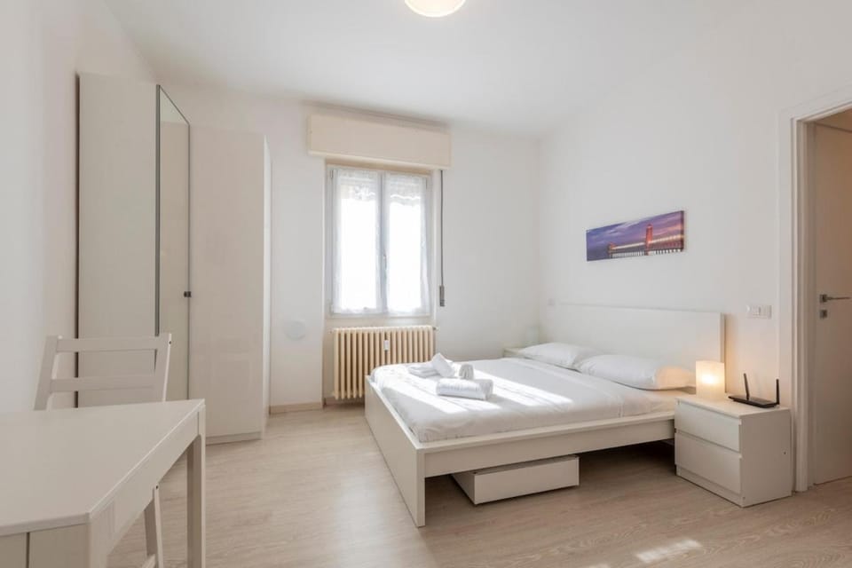 Bed, Bedroom, towels, wardrobe