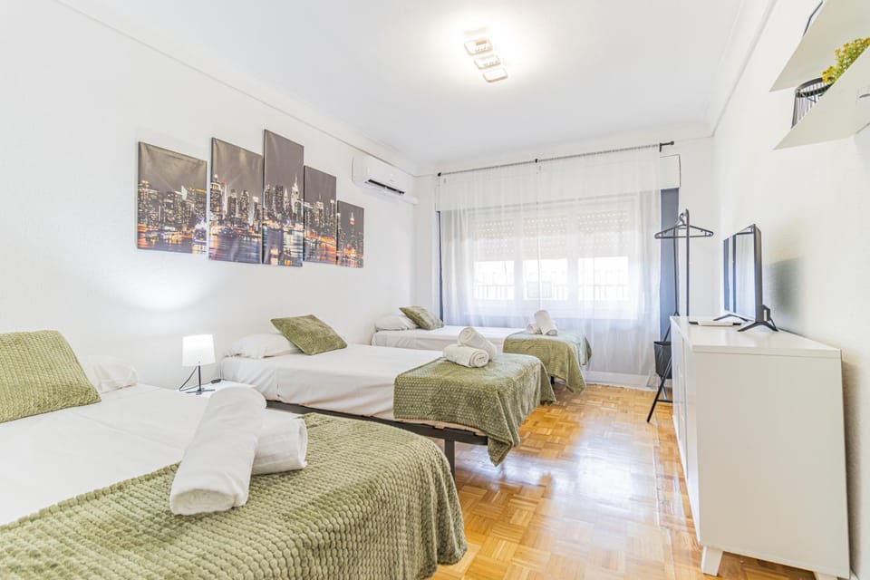 Bed, Bedroom, air conditioner