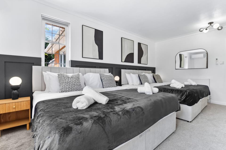 Bed, Photo of the whole room, towels
