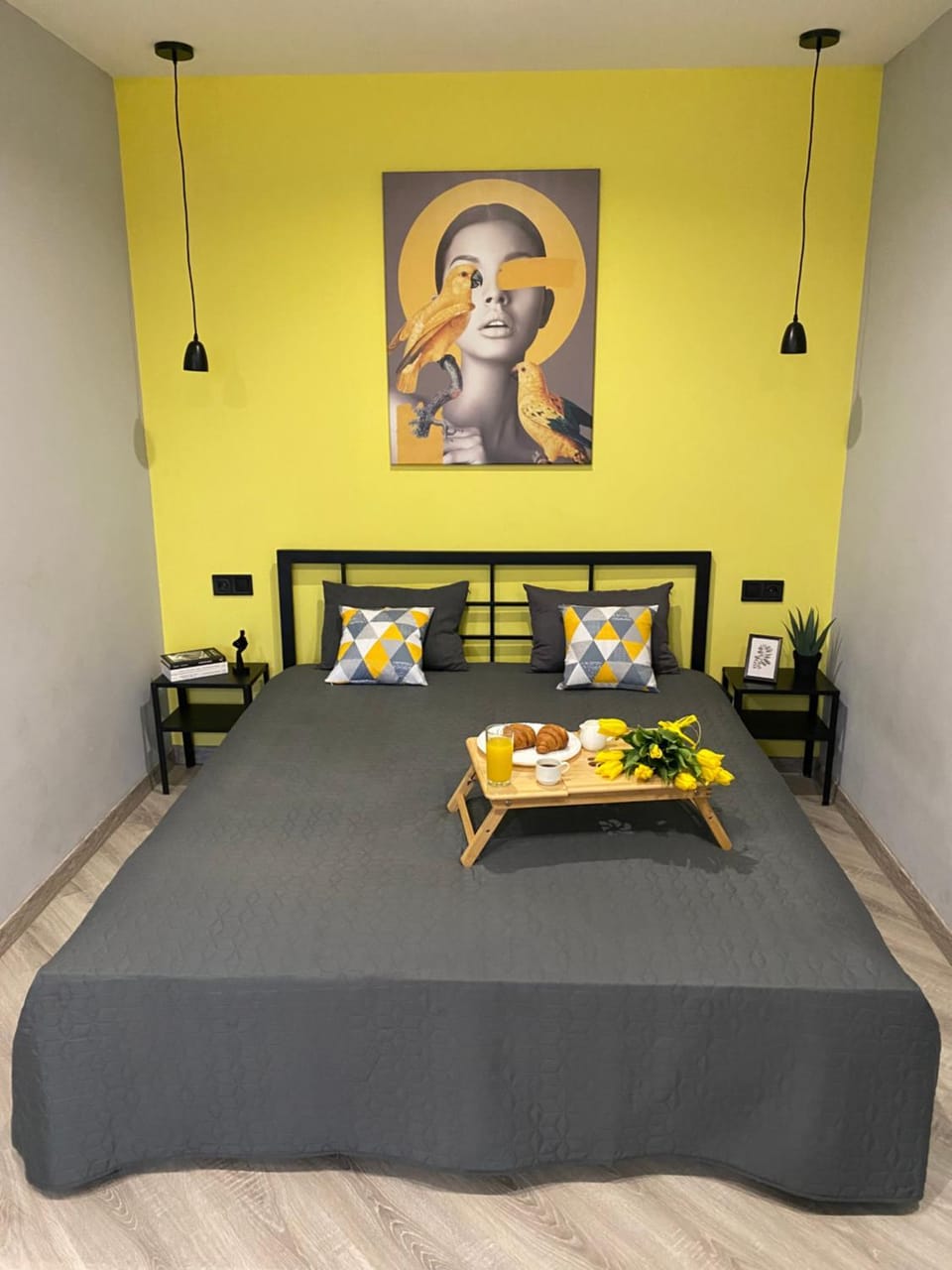 Bed, Seating area, Bedroom