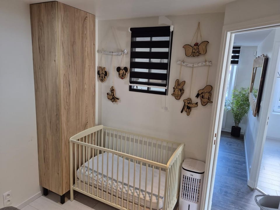 Bed, Photo of the whole room, Bedroom, cot