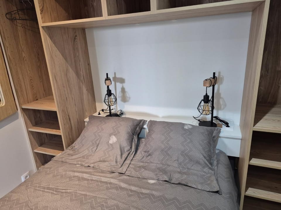 Bed, Photo of the whole room, Bedroom, wardrobe