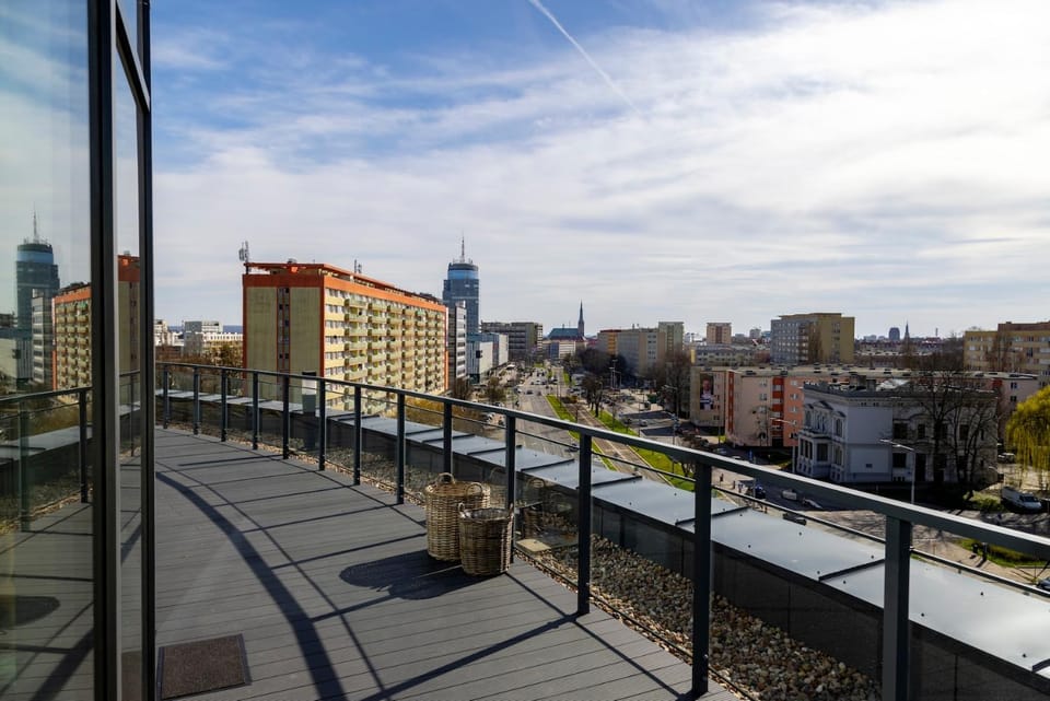 View (from property/room), Balcony/Terrace, City view