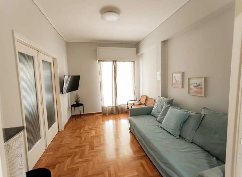 Bright 2-Bedroom Apt in Ampelokipoi Near Hospital Apartment in Athens