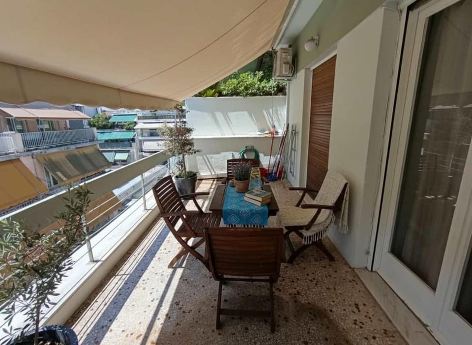 Bright 2-Bedroom Apt in Ampelokipoi Near Hospital Apartment in Athens