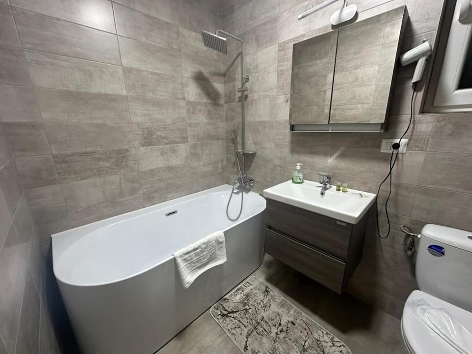 London Residence 19D with private parking Apartment in Romania