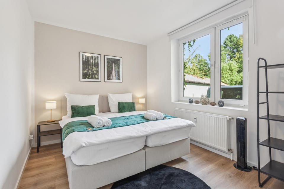 Bed, TV and multimedia, Bedroom, towels, wardrobe