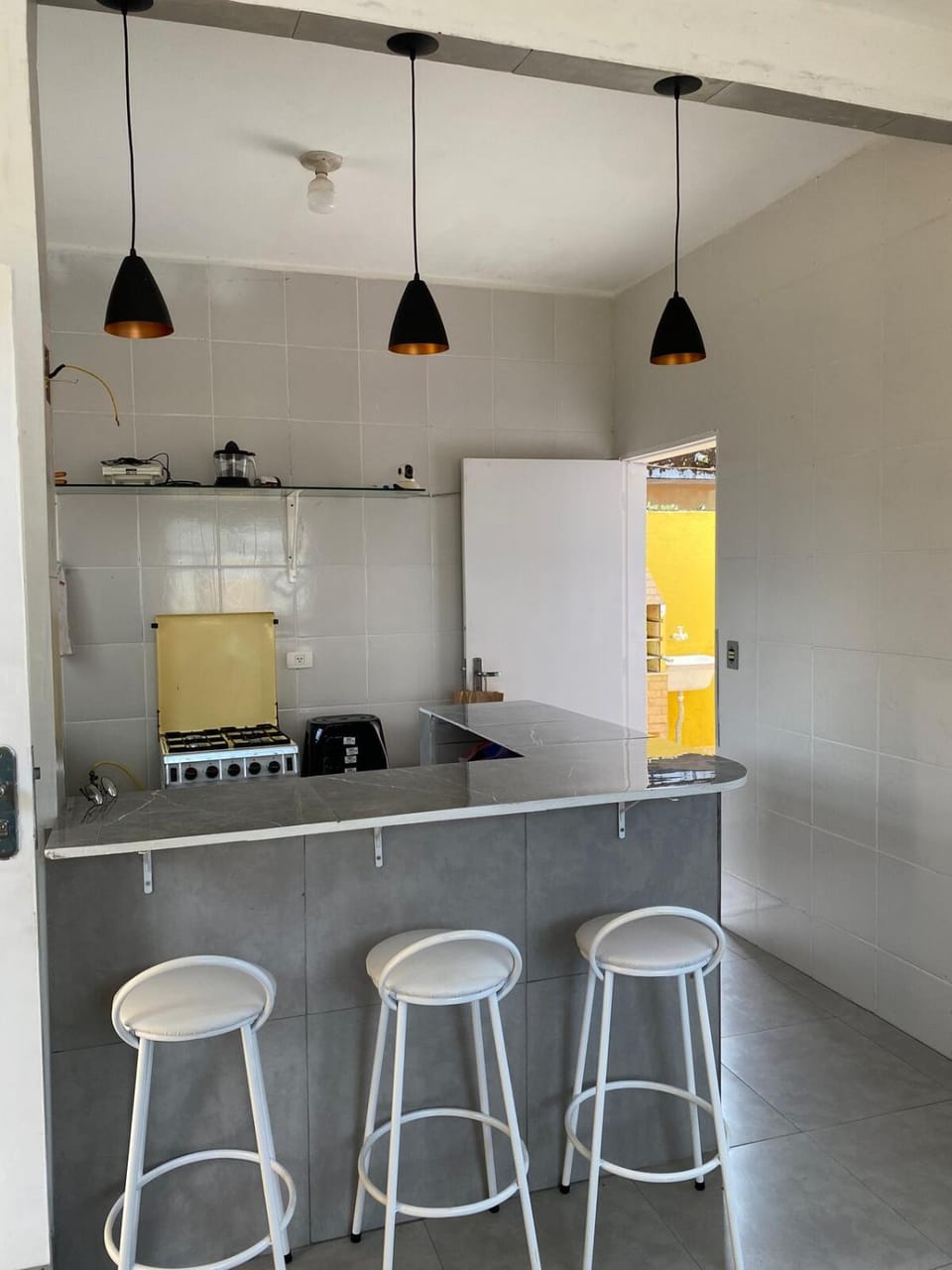 Casa na praia com piscina 2 quartos 6 camas e 4 colchoes House in Itanhaém