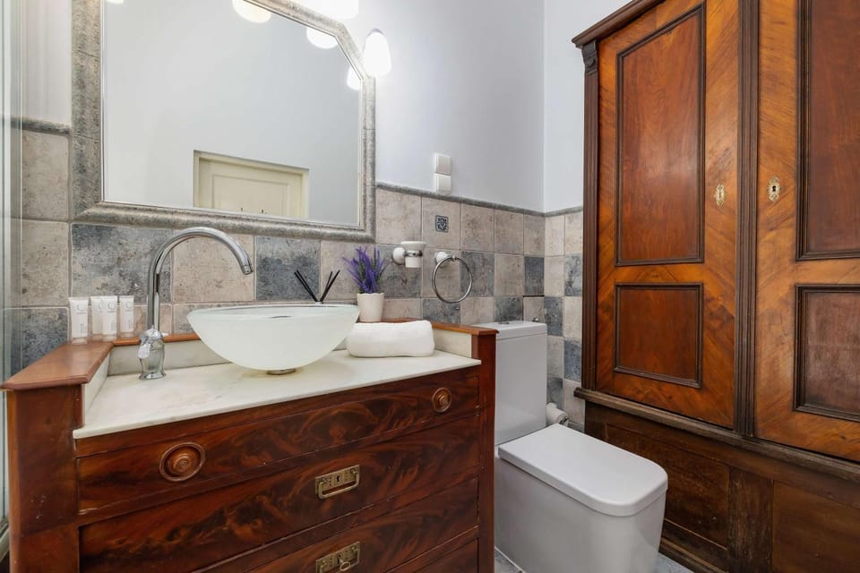 Bathroom, towels