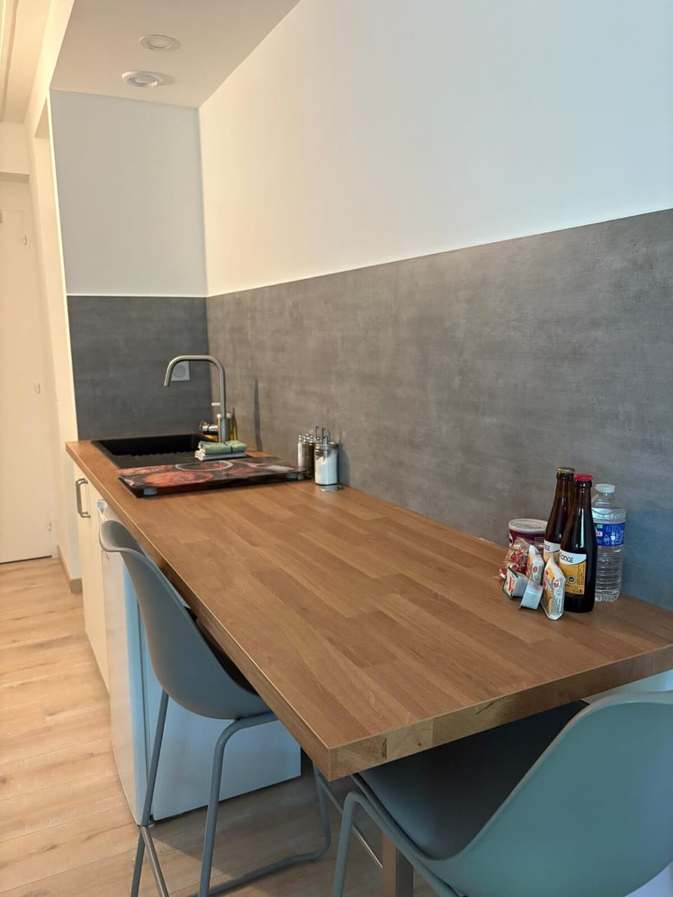 Coffee/tea facilities, Kitchen or kitchenette, Dining area