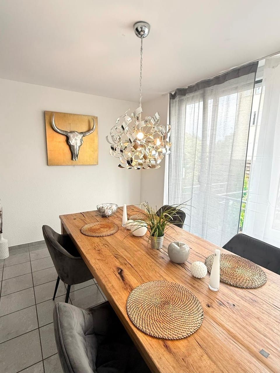 Living room, Decorative detail, Seating area, Dining area